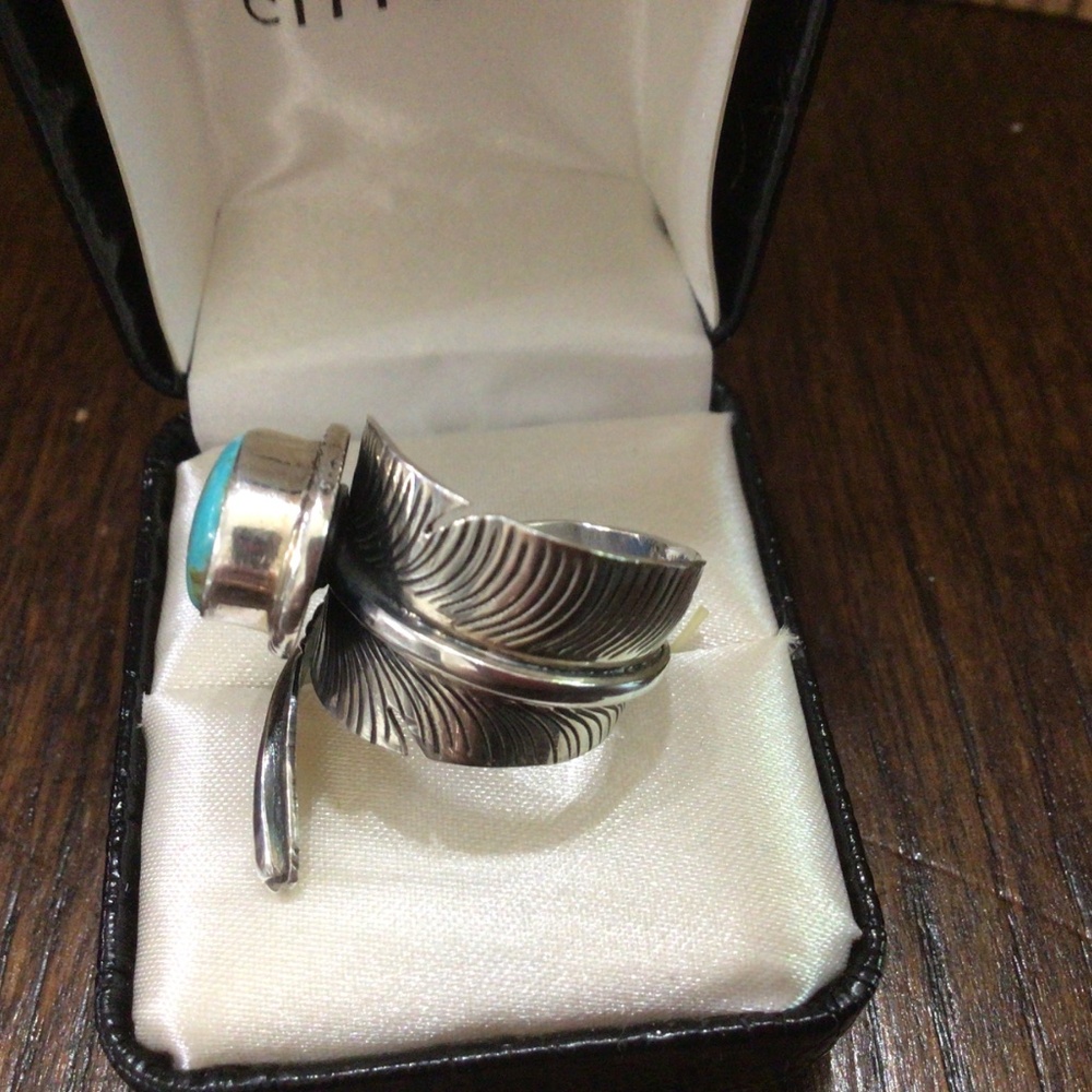 Navajo Natural turquoise sterling silver ring. Size 8 1/2. - Picture 2 of 10